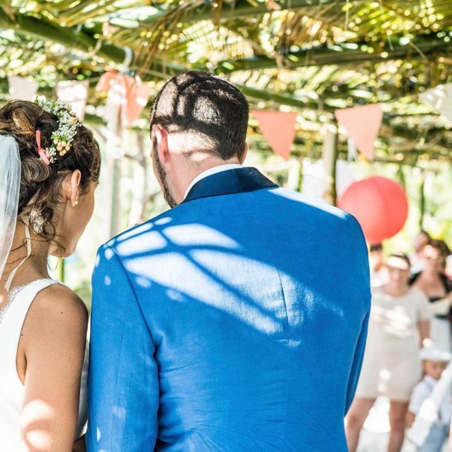 Le Jour J, les mariés célèbrent leur amour et l'imortalise au Jardin d'Ama.