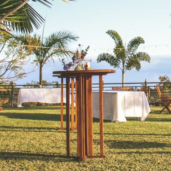 Location de mobiliers à la Réunion, type mange debout.